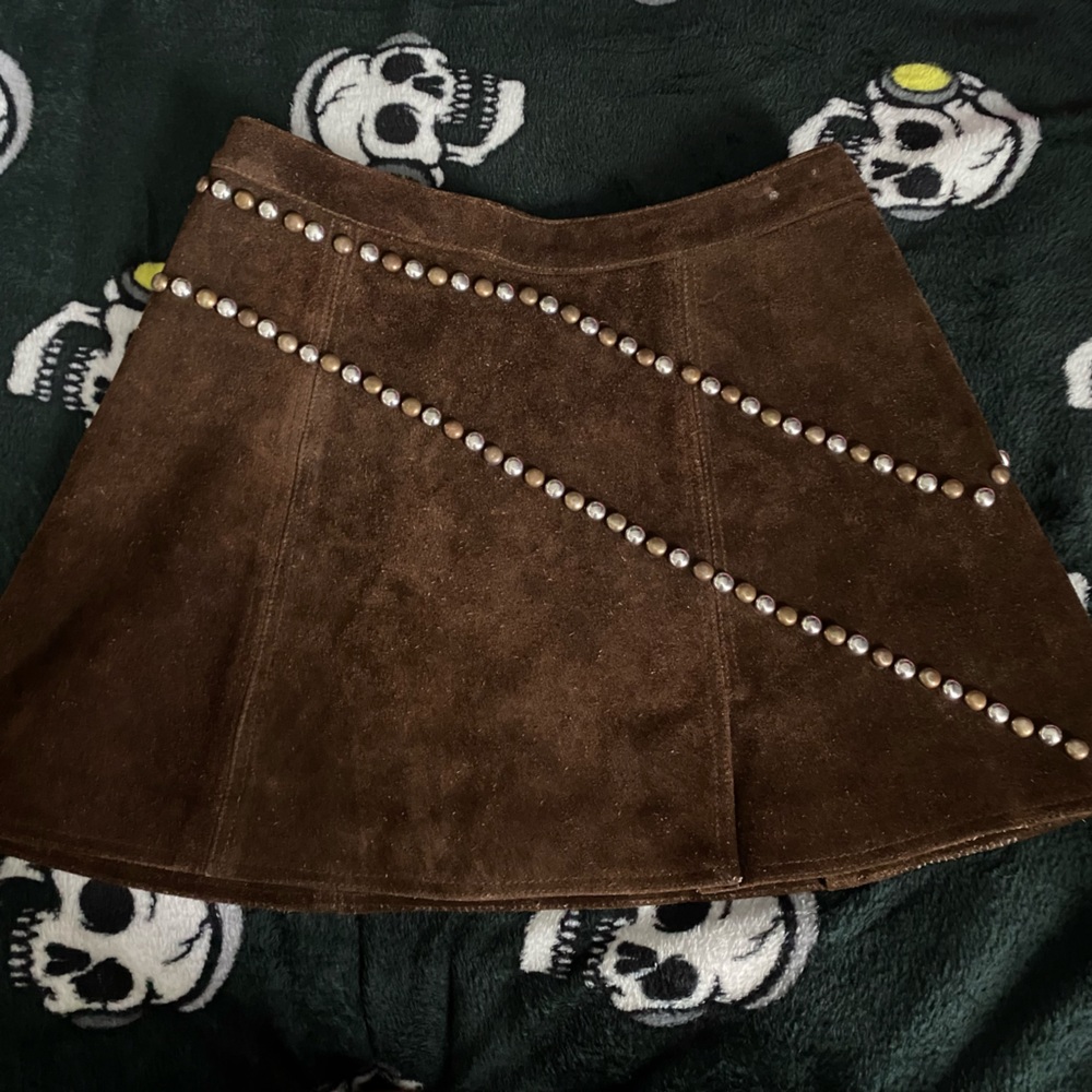 understated brown leather skirt! size medium. born in texas!!!!!